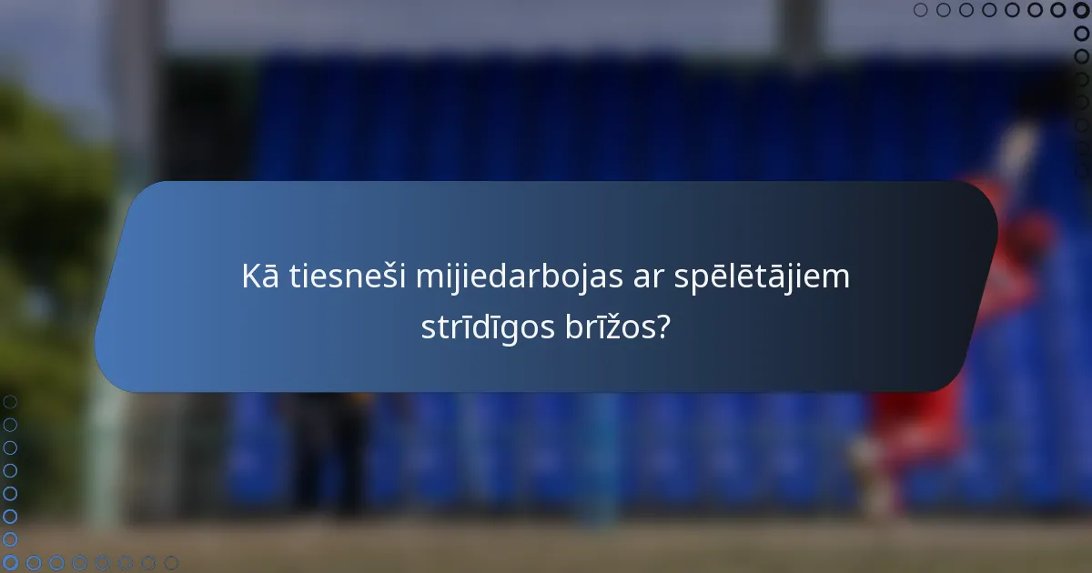 Kā tiesneši mijiedarbojas ar spēlētājiem strīdīgos brīžos?